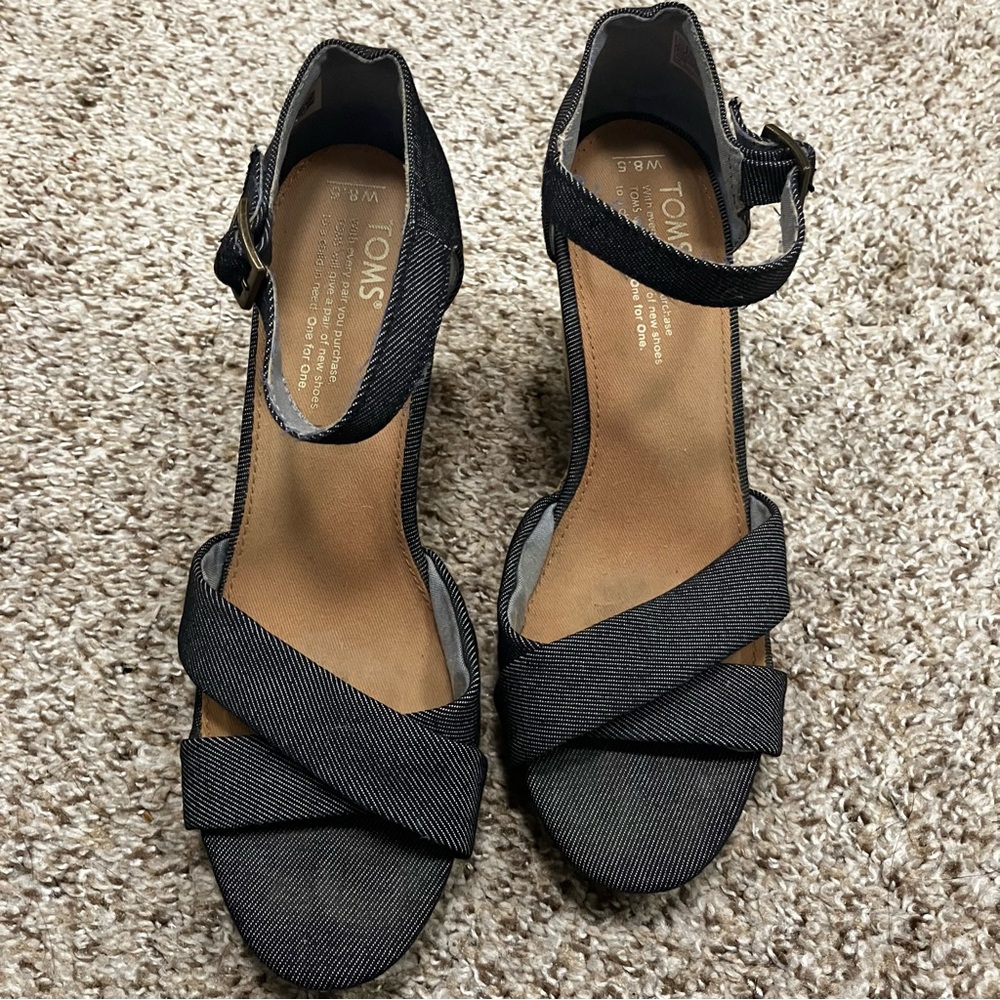 Tom’s women’s size 8.5 denim wedge sandals